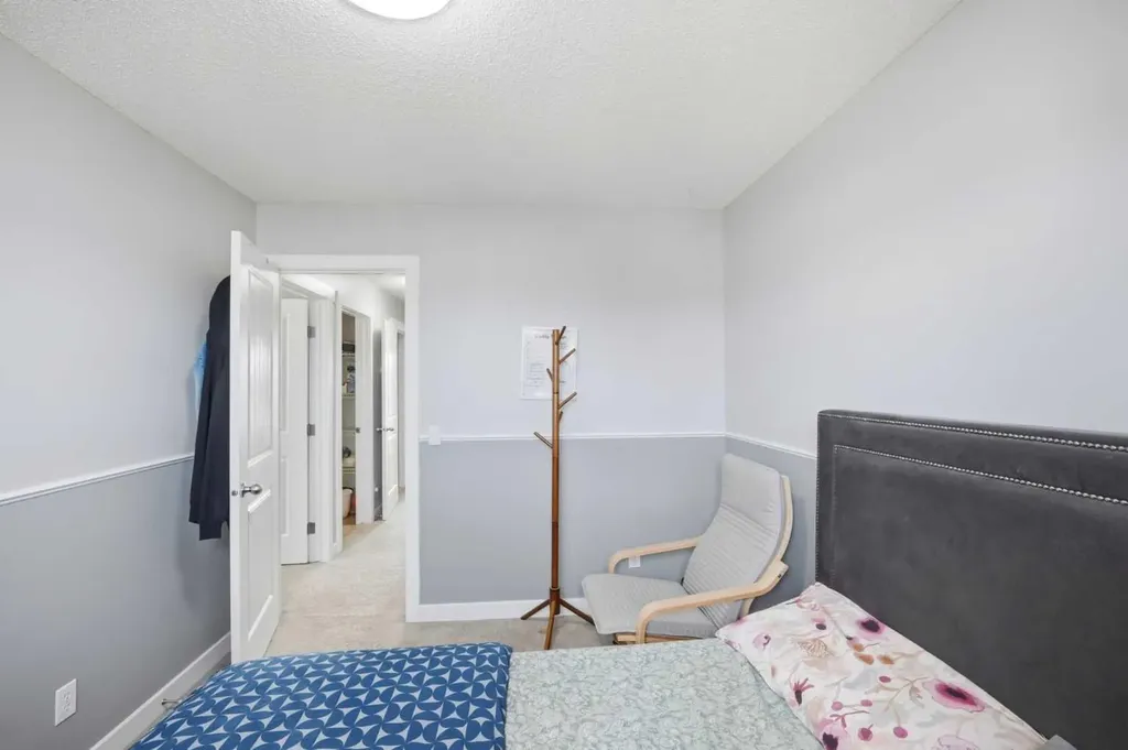 39 Panora Square NW Calgary AB T3K 0R8