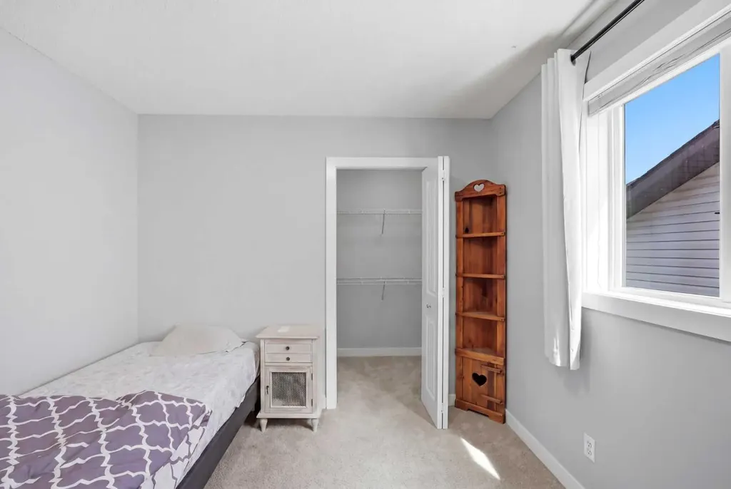 39 Panora Square NW Calgary AB T3K 0R8