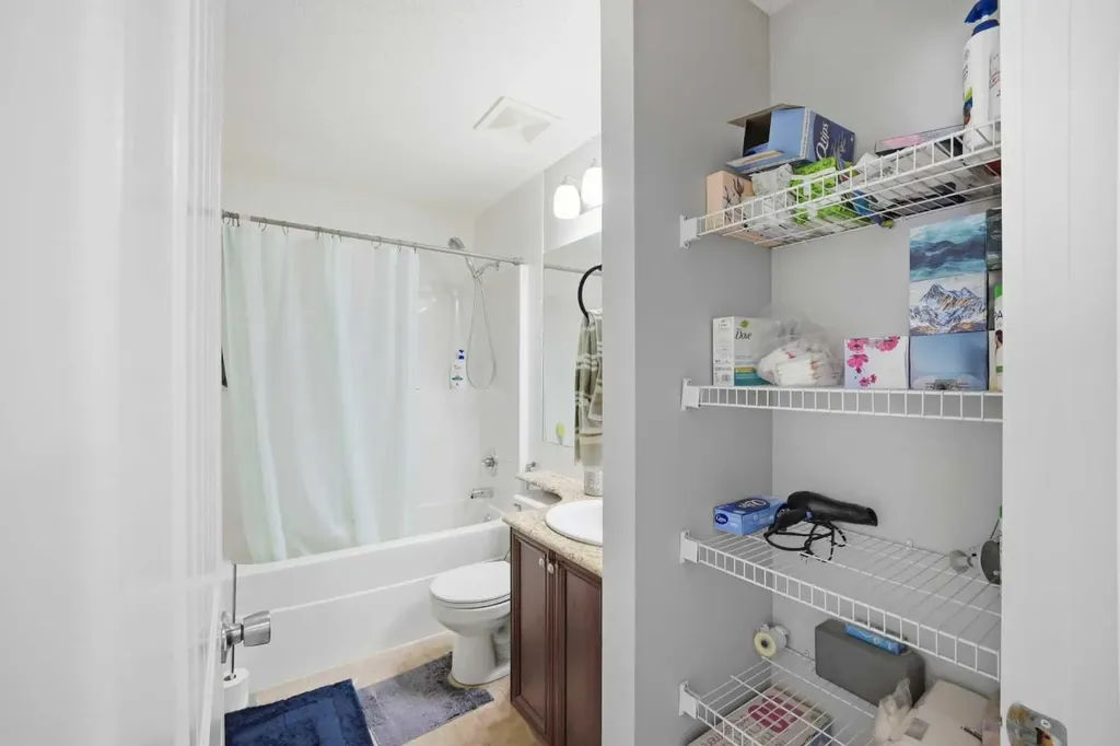 39 Panora Square NW Calgary AB T3K 0R8