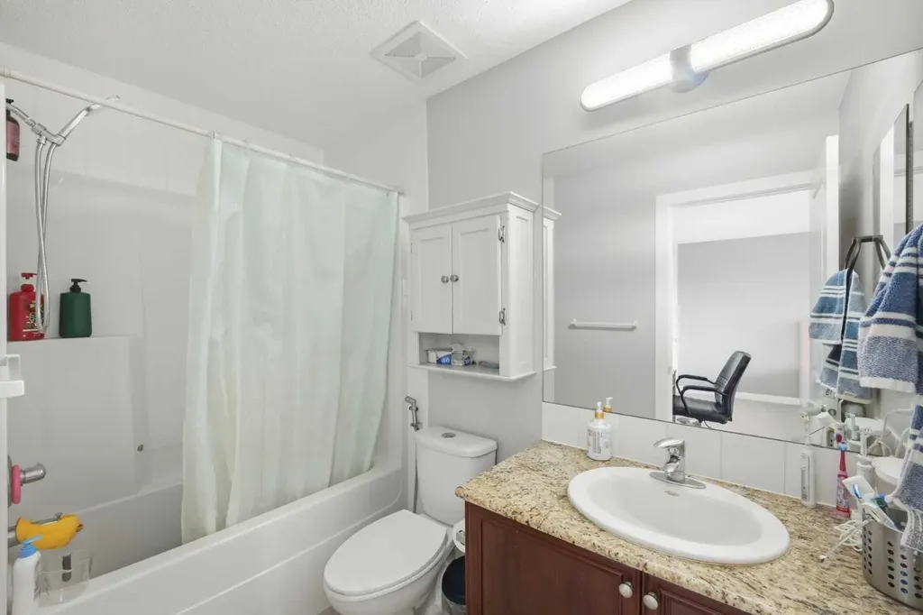 39 Panora Square NW Calgary AB T3K 0R8