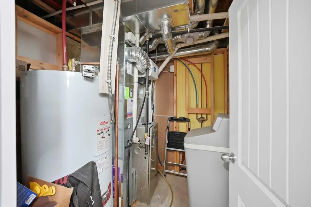 39 Panora Square NW Calgary AB T3K 0R8