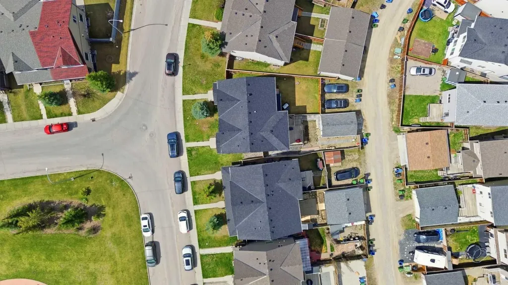 39 Panora Square NW Calgary AB T3K 0R8