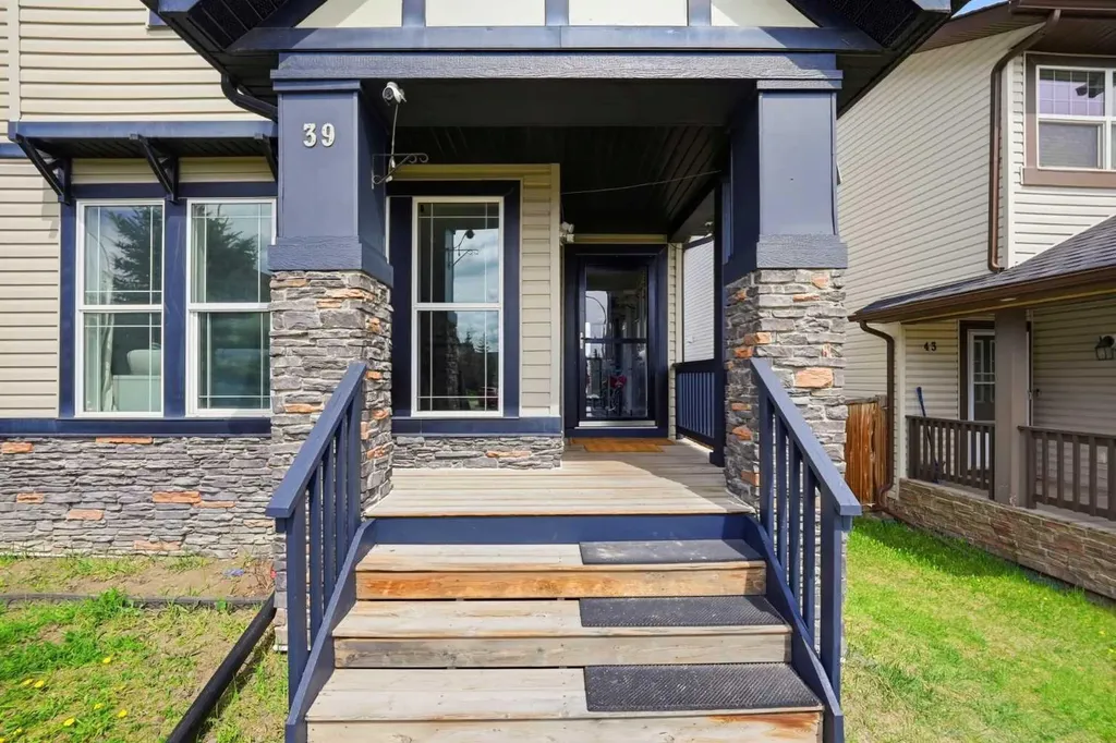 39 Panora Square NW Calgary AB T3K 0R8