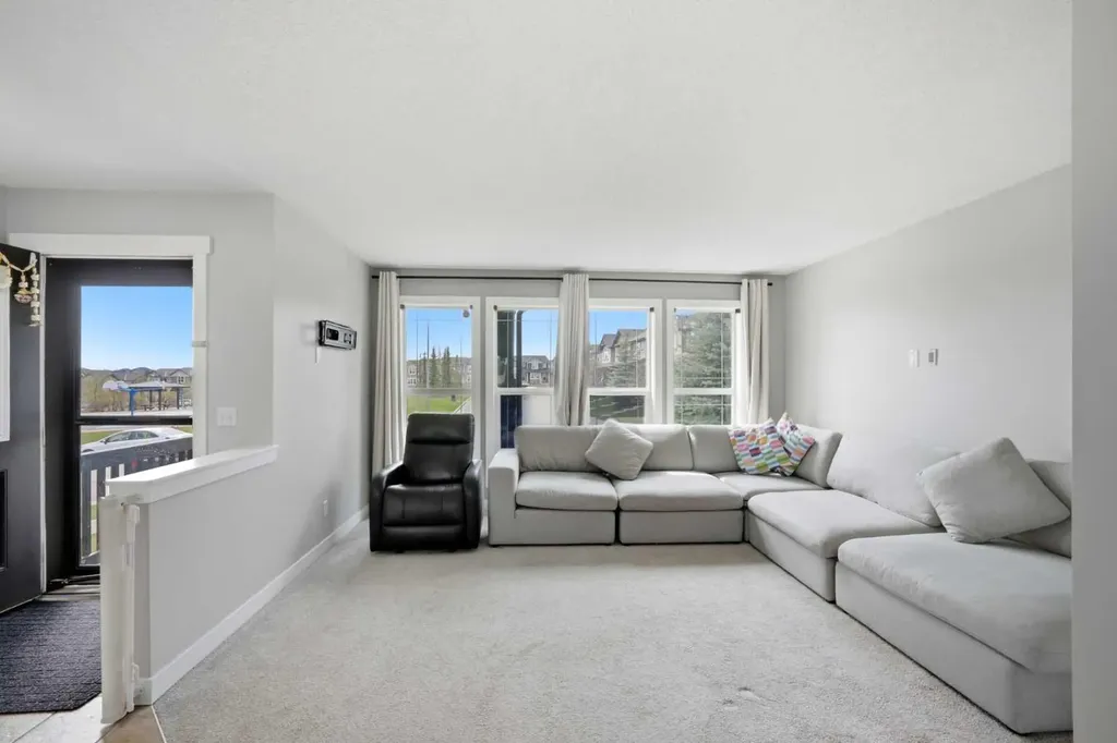 39 Panora Square NW Calgary AB T3K 0R8