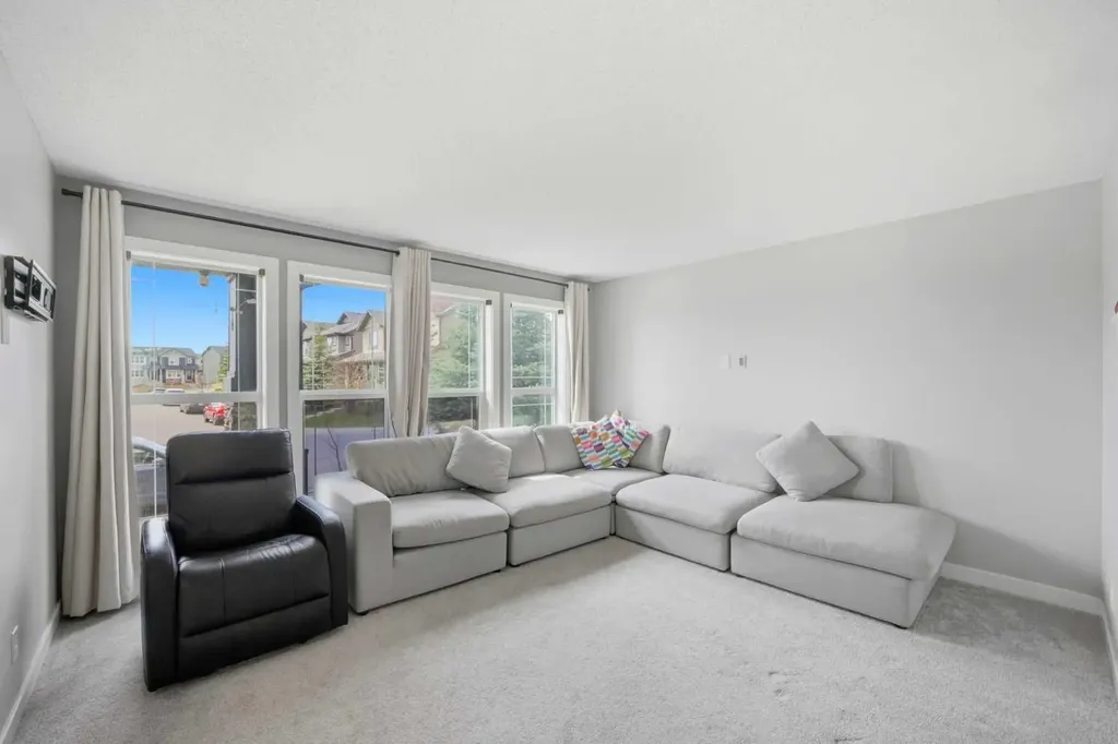 39 Panora Square NW Calgary AB T3K 0R8