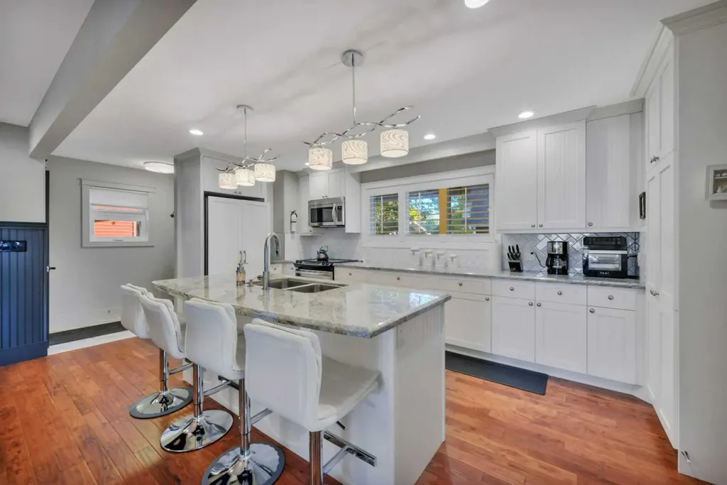 5024 45 Street Sylvan Lake AB T4S 1C3