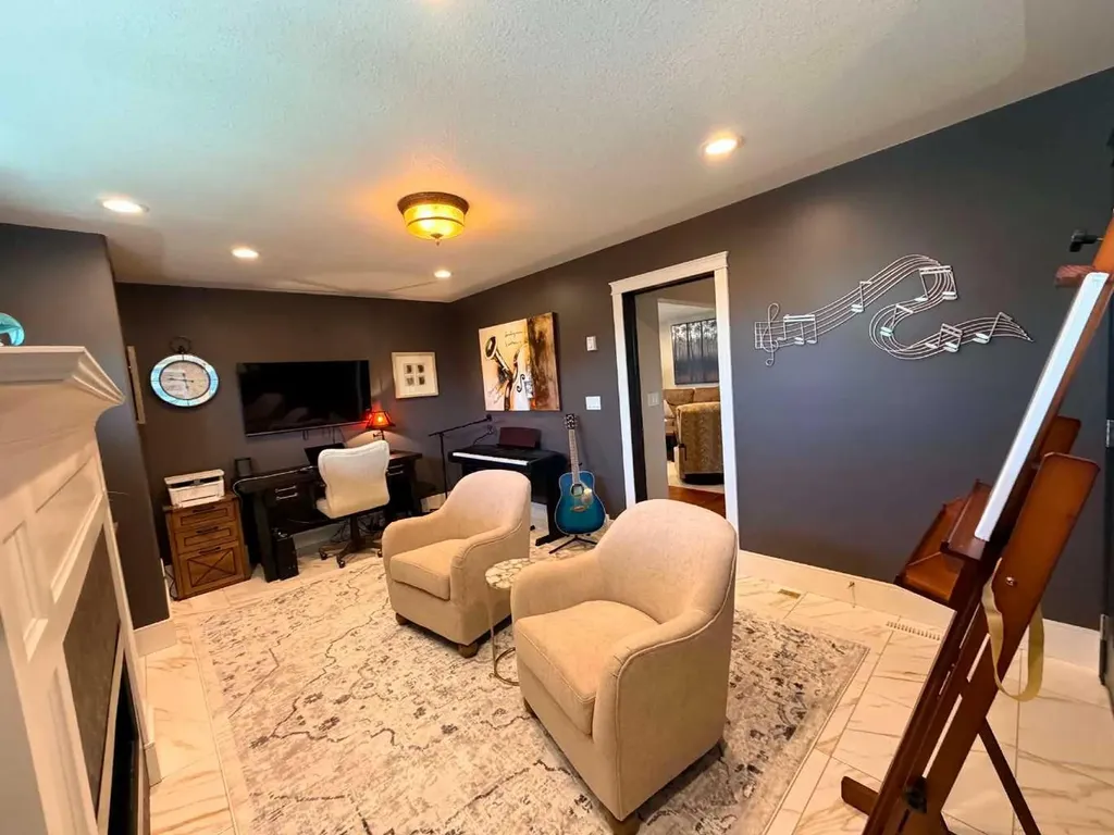 5024 45 Street Sylvan Lake AB T4S 1C3