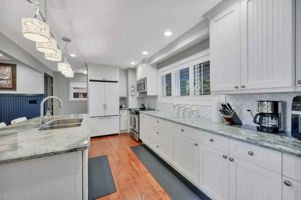 5024 45 Street Sylvan Lake AB T4S 1C3