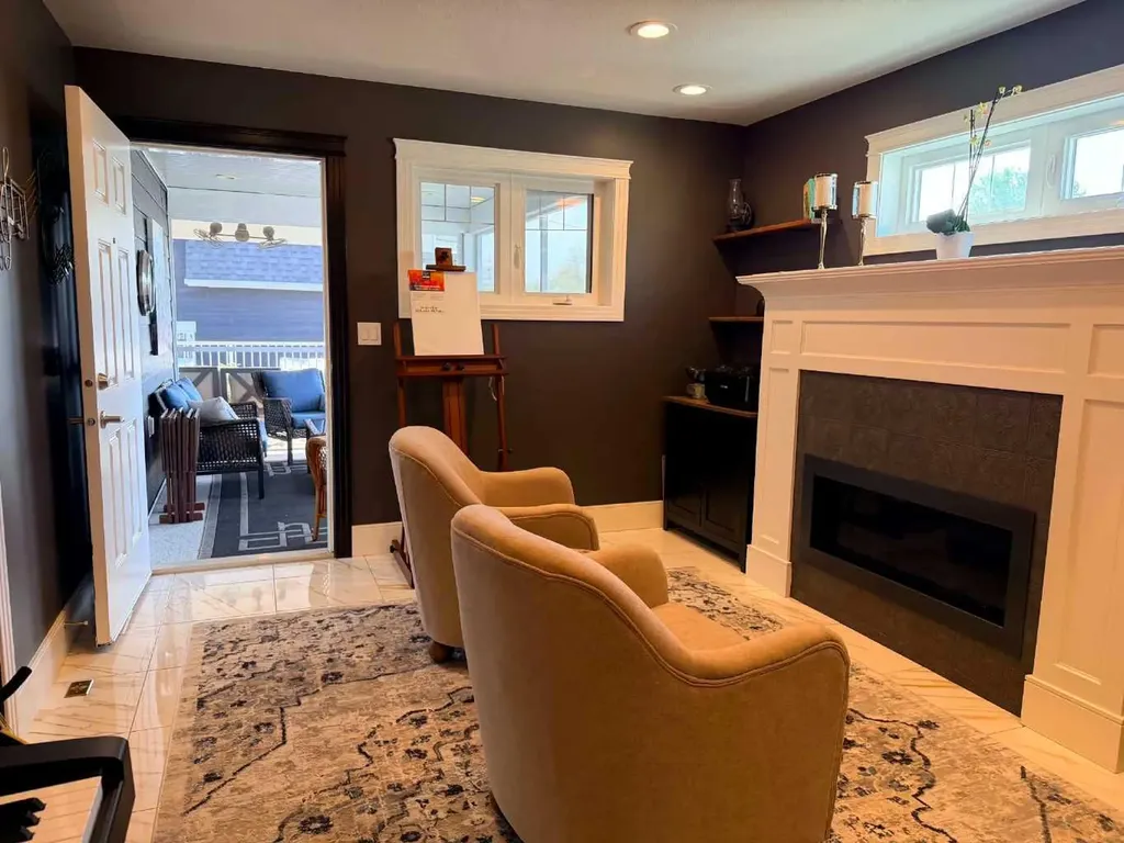 5024 45 Street Sylvan Lake AB T4S 1C3