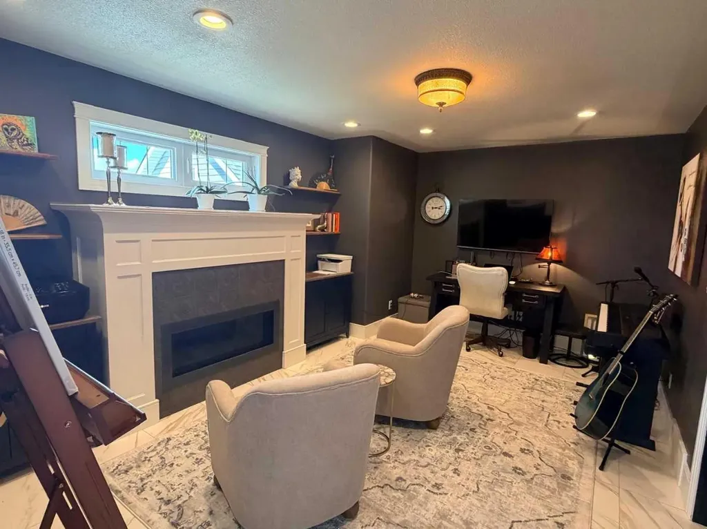 5024 45 Street Sylvan Lake AB T4S 1C3