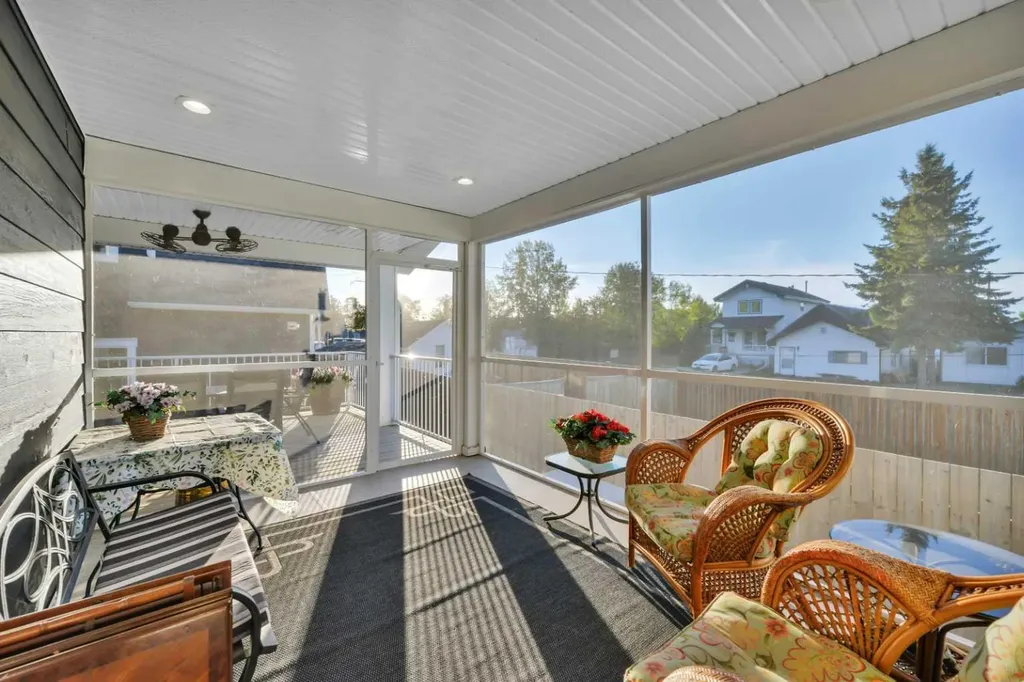 5024 45 Street Sylvan Lake AB T4S 1C3