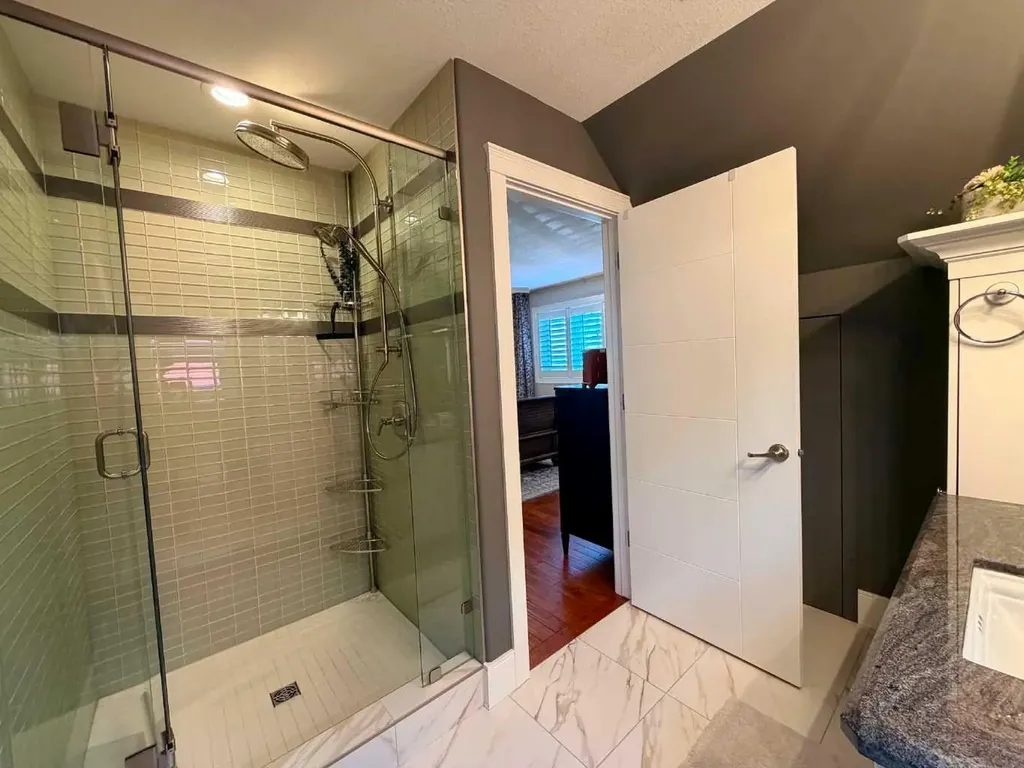 5024 45 Street Sylvan Lake AB T4S 1C3