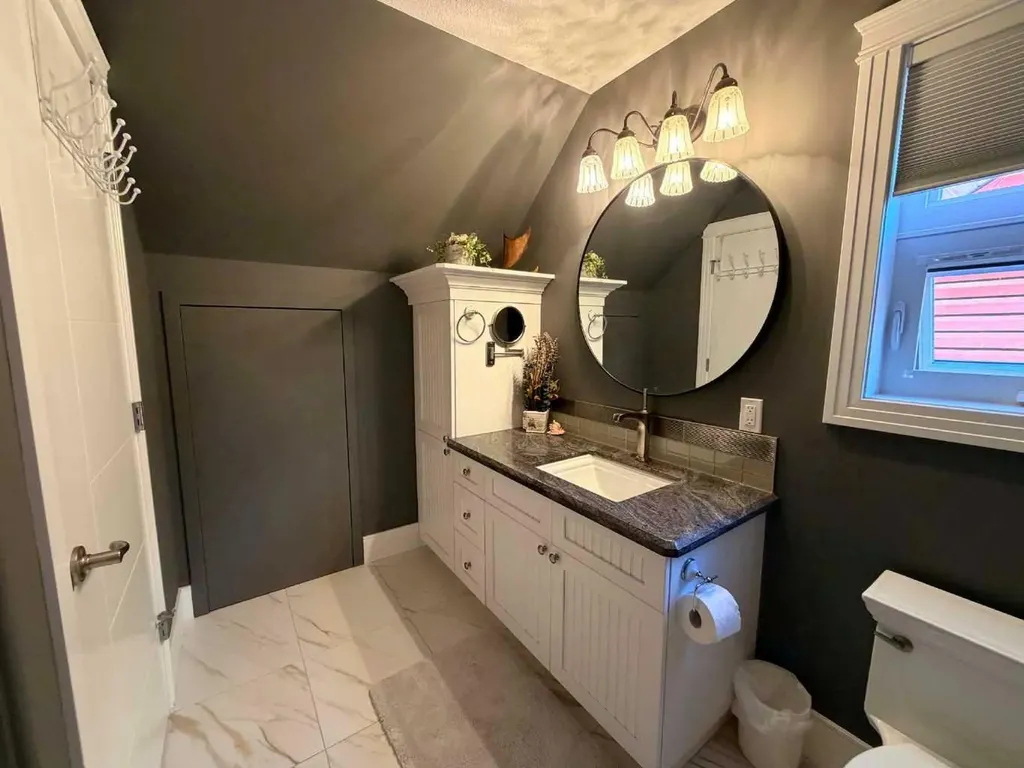 5024 45 Street Sylvan Lake AB T4S 1C3