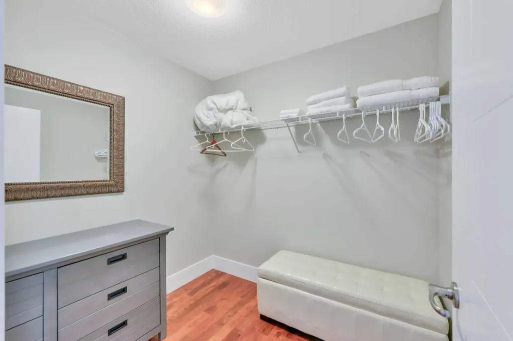 5024 45 Street Sylvan Lake AB T4S 1C3