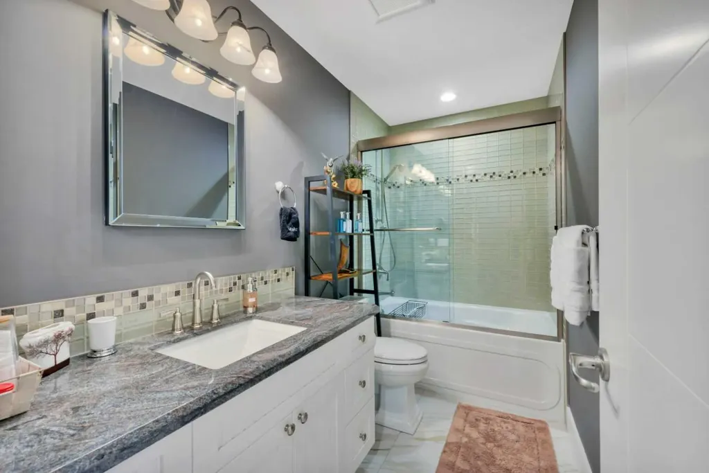 5024 45 Street Sylvan Lake AB T4S 1C3