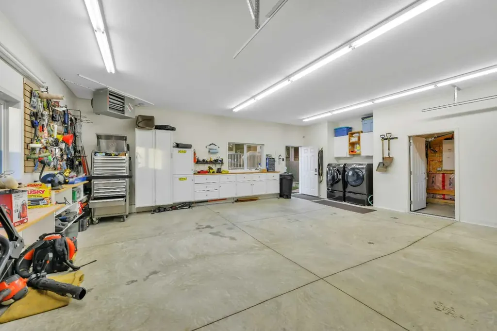 5024 45 Street Sylvan Lake AB T4S 1C3