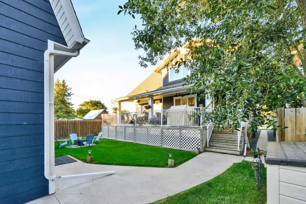 5024 45 Street Sylvan Lake AB T4S 1C3