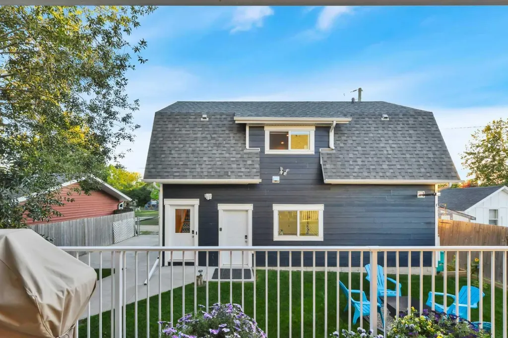 5024 45 Street Sylvan Lake AB T4S 1C3