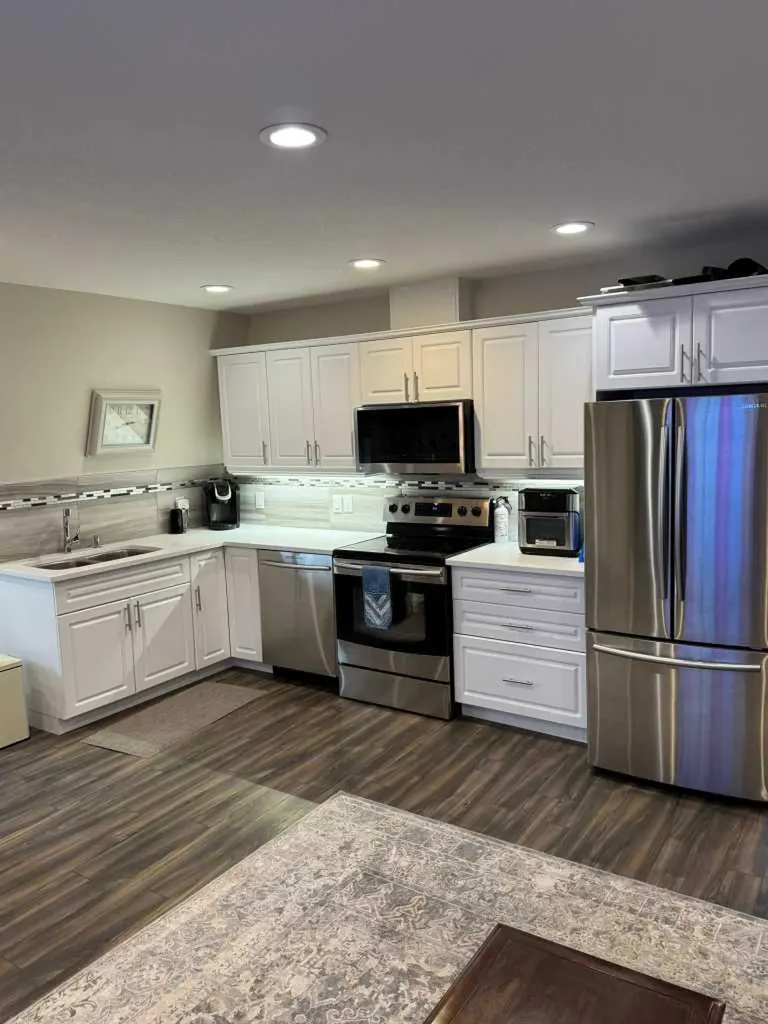 5024 45 Street Sylvan Lake AB T4S 1C3