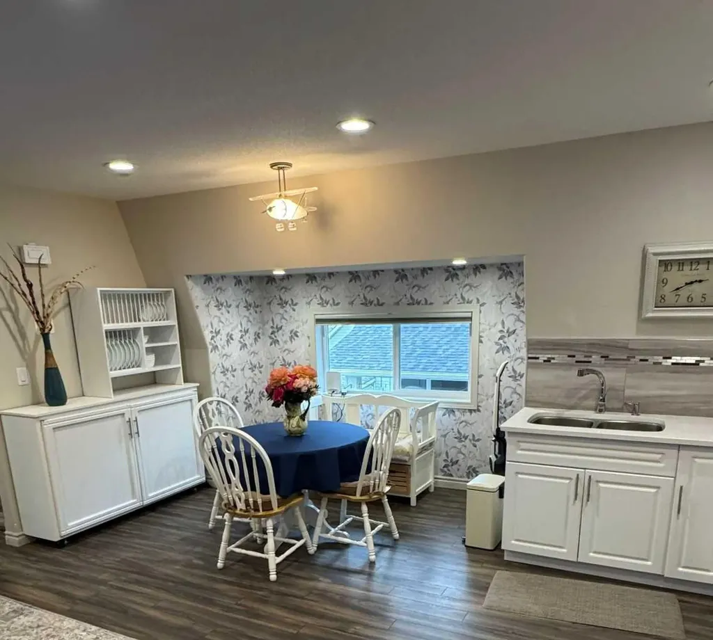 5024 45 Street Sylvan Lake AB T4S 1C3