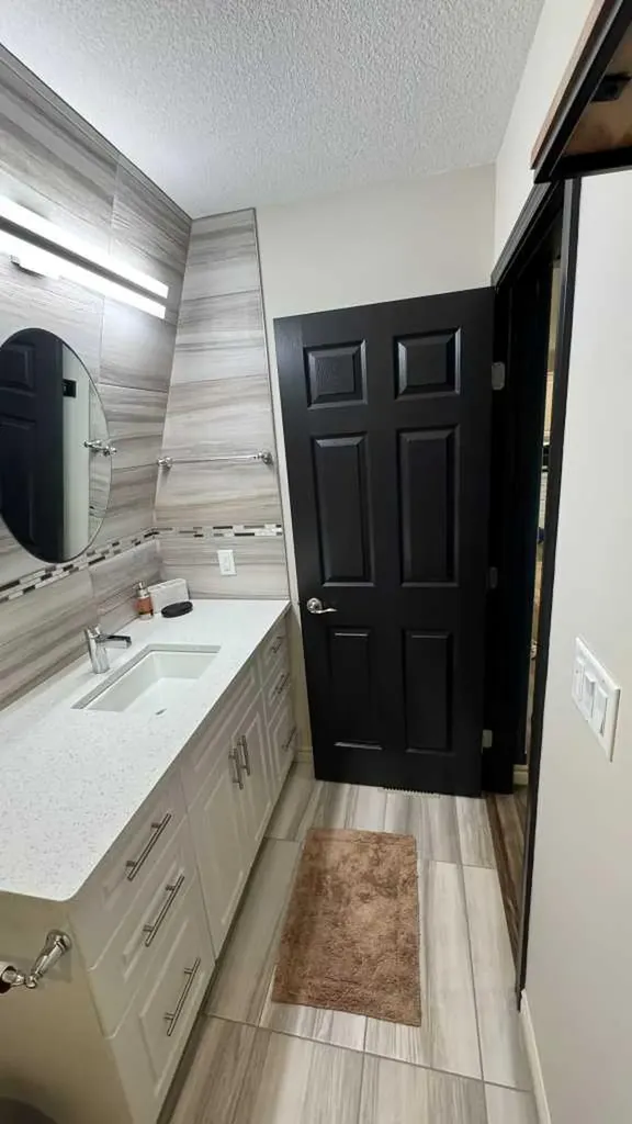 5024 45 Street Sylvan Lake AB T4S 1C3