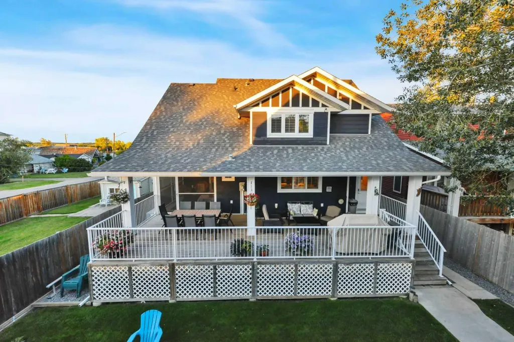 5024 45 Street Sylvan Lake AB T4S 1C3