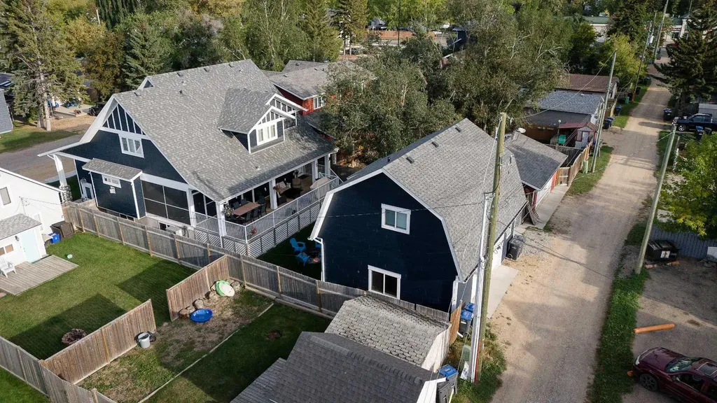 5024 45 Street Sylvan Lake AB T4S 1C3