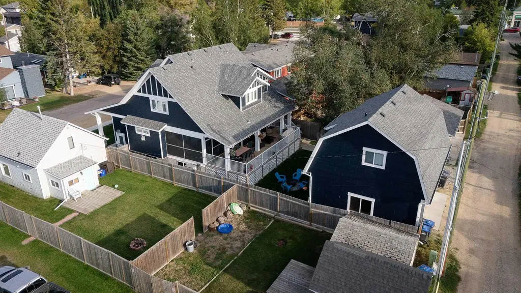5024 45 Street Sylvan Lake AB T4S 1C3