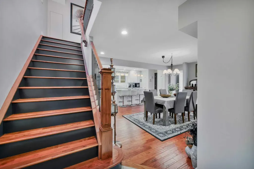 5024 45 Street Sylvan Lake AB T4S 1C3