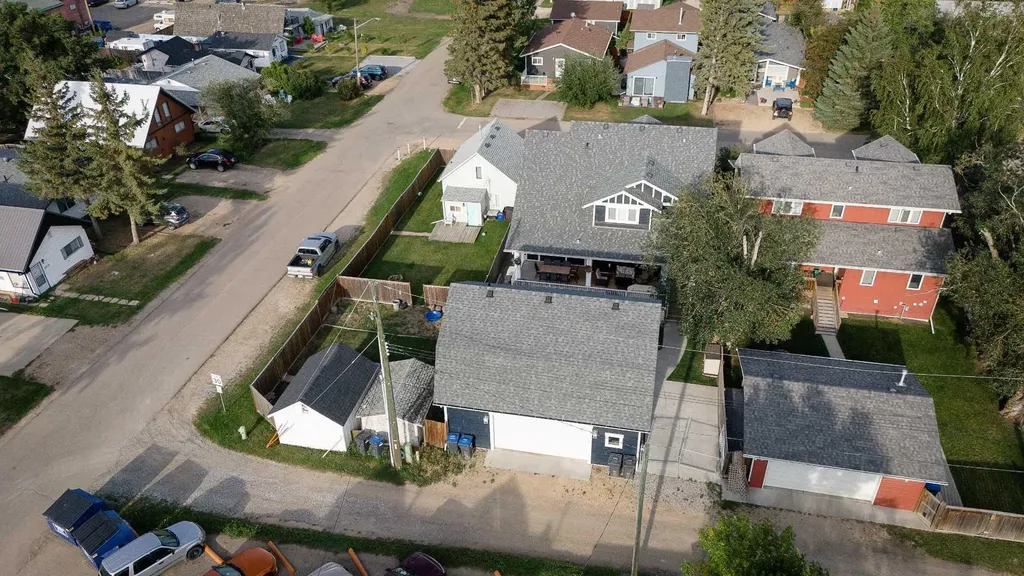 5024 45 Street Sylvan Lake AB T4S 1C3