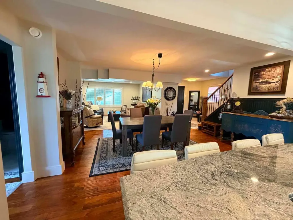 5024 45 Street Sylvan Lake AB T4S 1C3