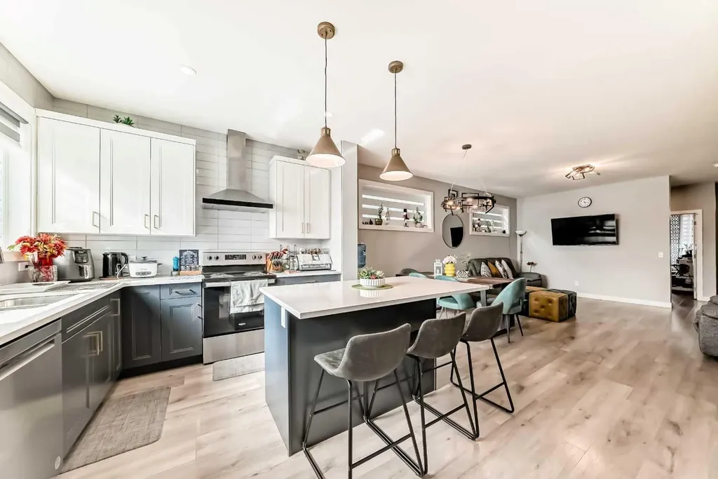 15053 37 Street SW Calgary AB T2Y0R5