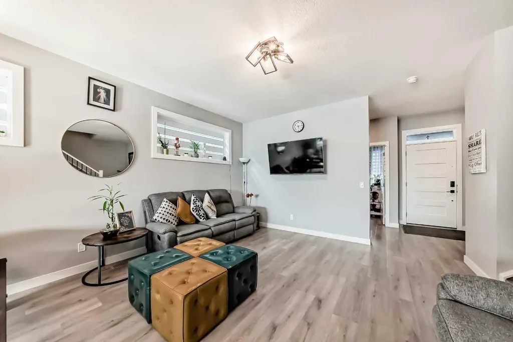 15053 37 Street SW Calgary AB T2Y0R5