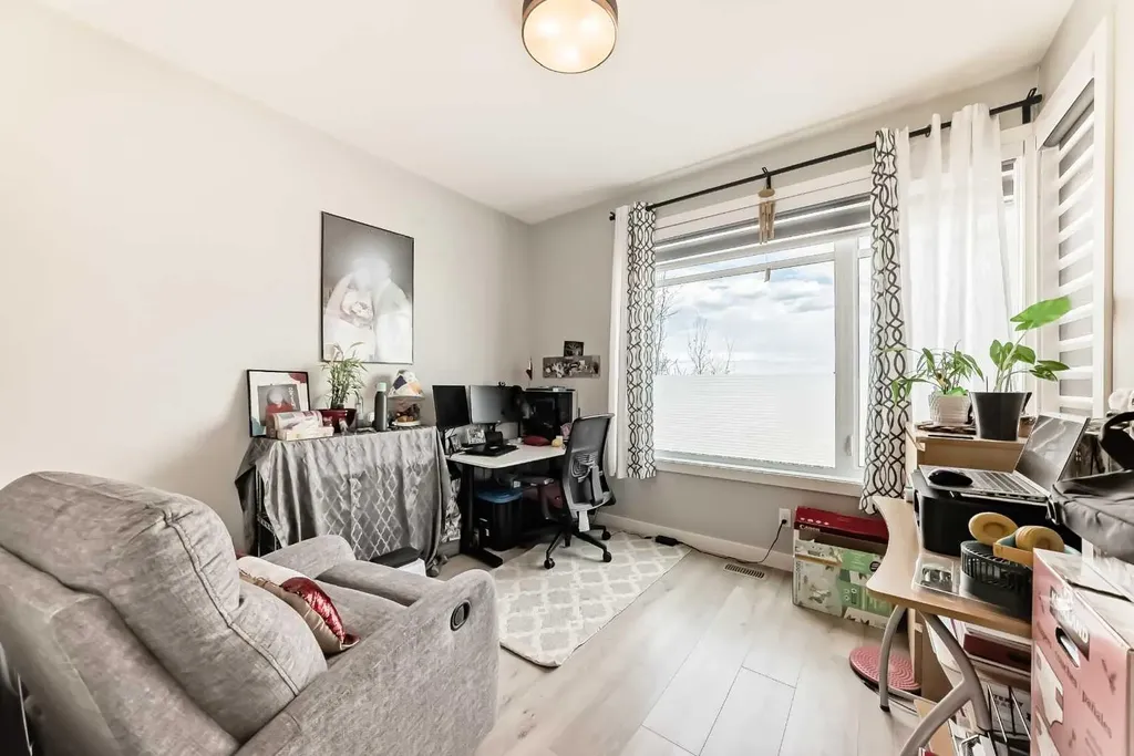 15053 37 Street SW Calgary AB T2Y0R5