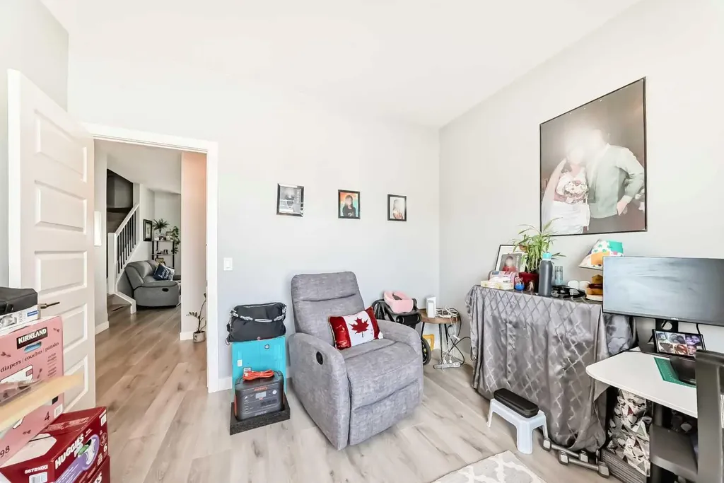 15053 37 Street SW Calgary AB T2Y0R5