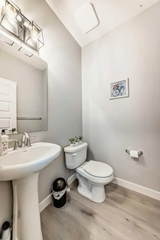 15053 37 Street SW Calgary AB T2Y0R5