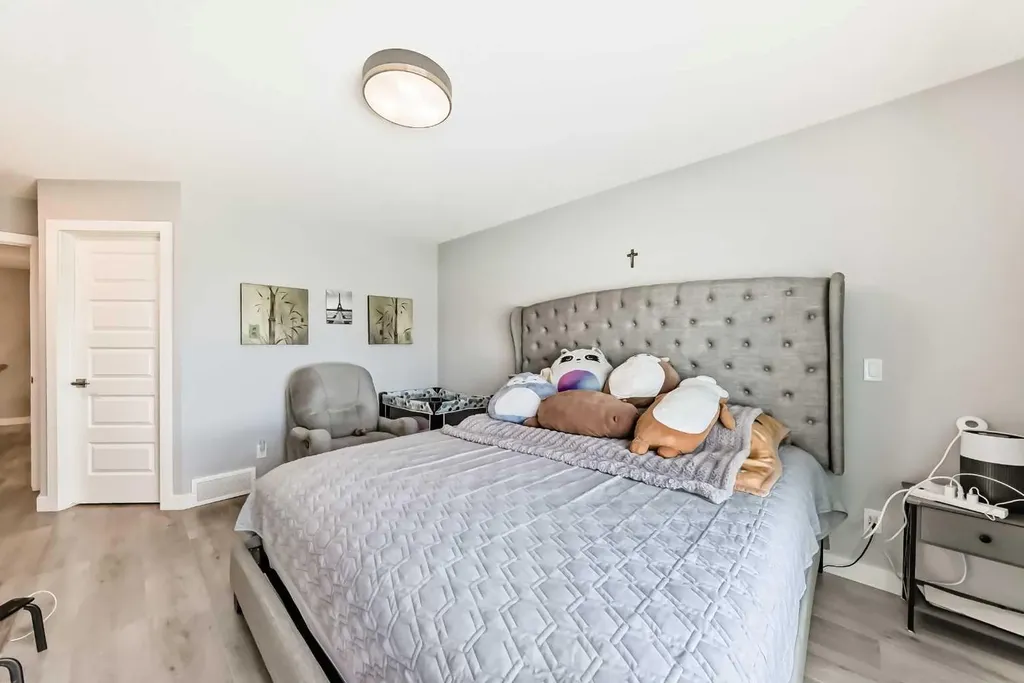 15053 37 Street SW Calgary AB T2Y0R5