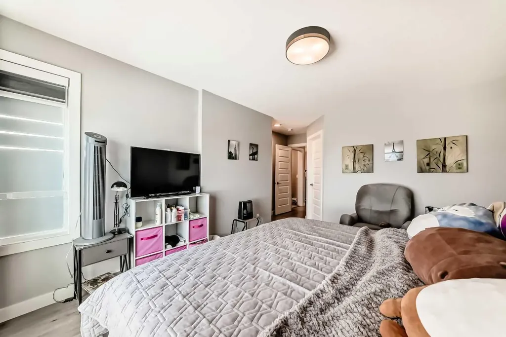 15053 37 Street SW Calgary AB T2Y0R5