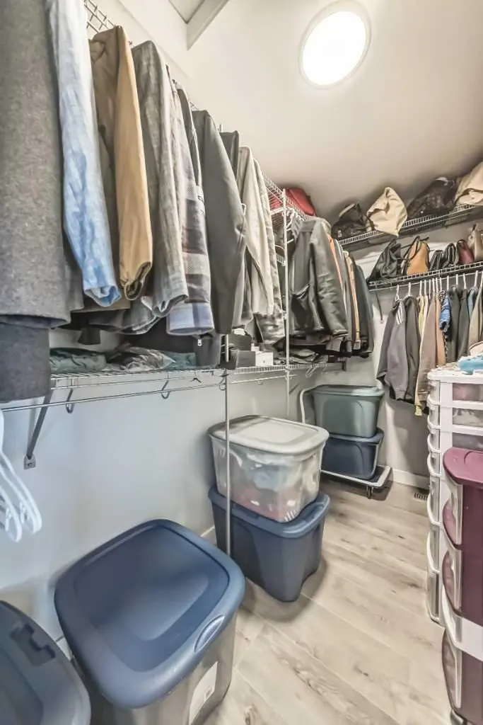 15053 37 Street SW Calgary AB T2Y0R5