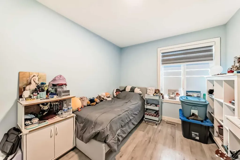 15053 37 Street SW Calgary AB T2Y0R5
