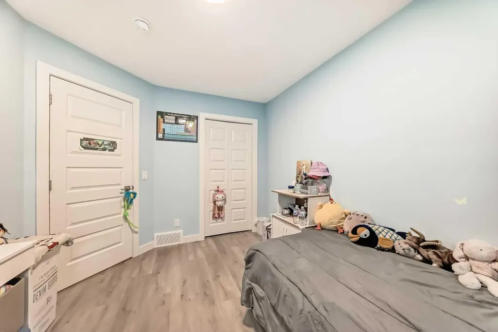 15053 37 Street SW Calgary AB T2Y0R5