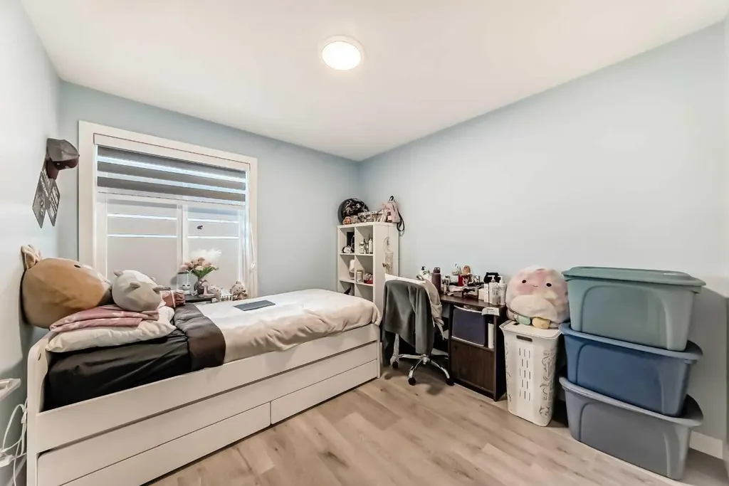 15053 37 Street SW Calgary AB T2Y0R5
