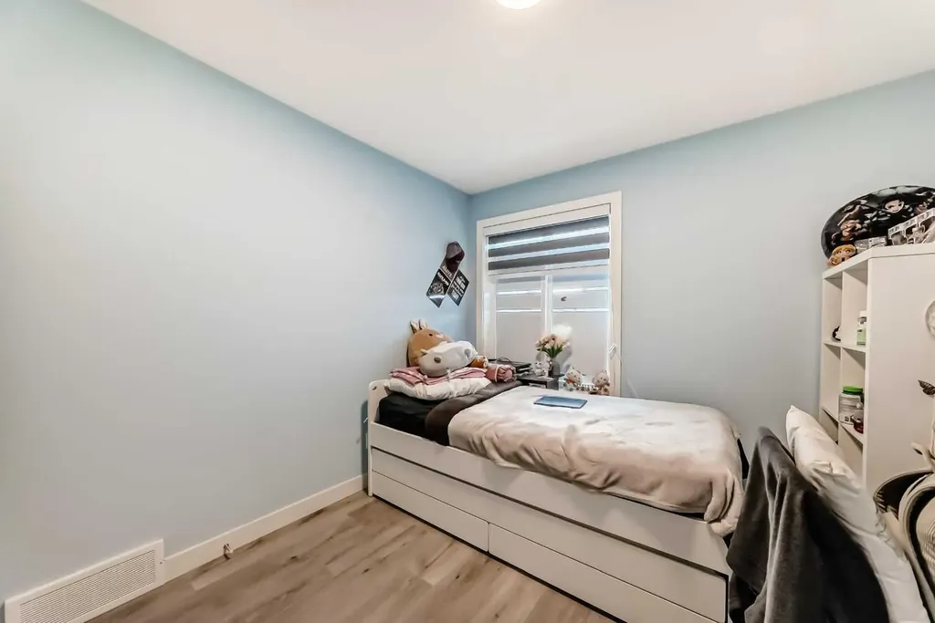 15053 37 Street SW Calgary AB T2Y0R5