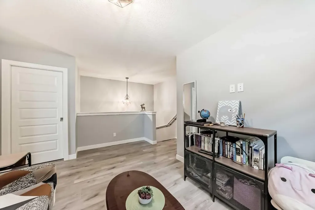 15053 37 Street SW Calgary AB T2Y0R5