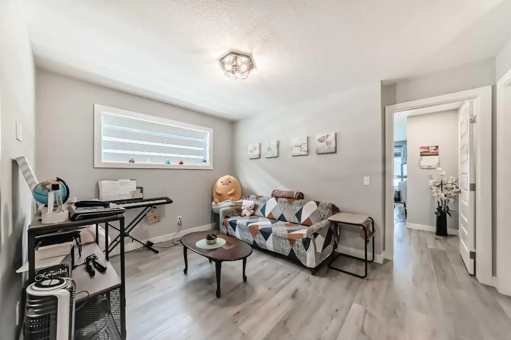 15053 37 Street SW Calgary AB T2Y0R5