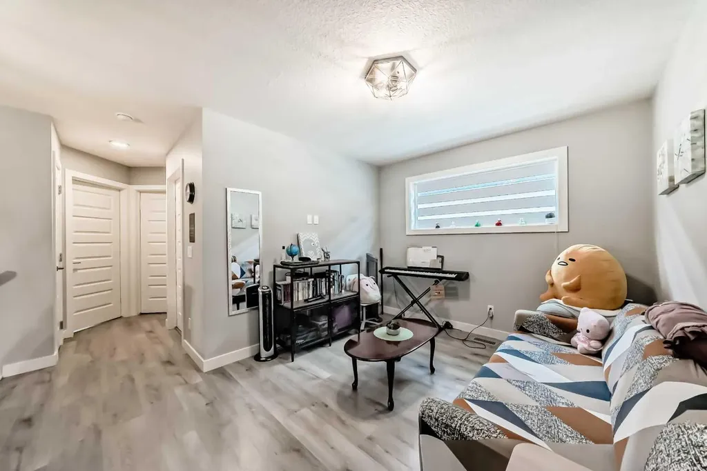 15053 37 Street SW Calgary AB T2Y0R5