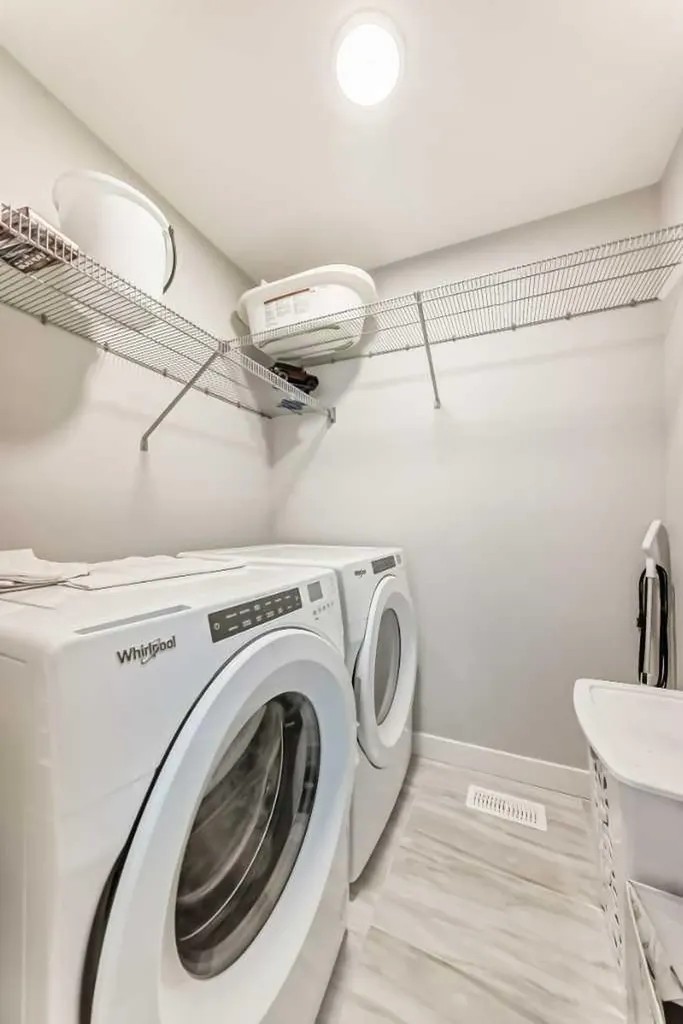 15053 37 Street SW Calgary AB T2Y0R5