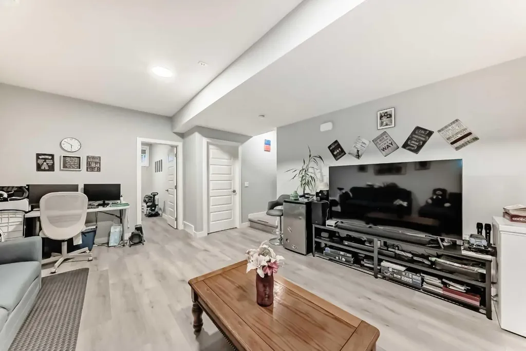 15053 37 Street SW Calgary AB T2Y0R5