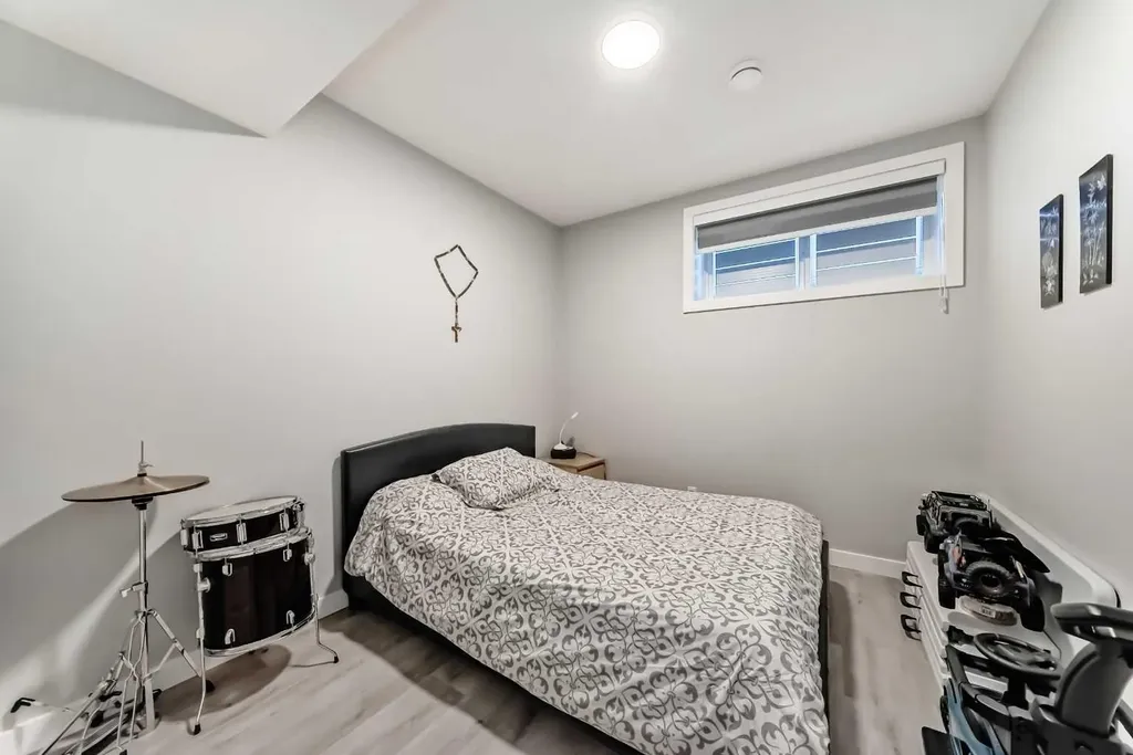 15053 37 Street SW Calgary AB T2Y0R5