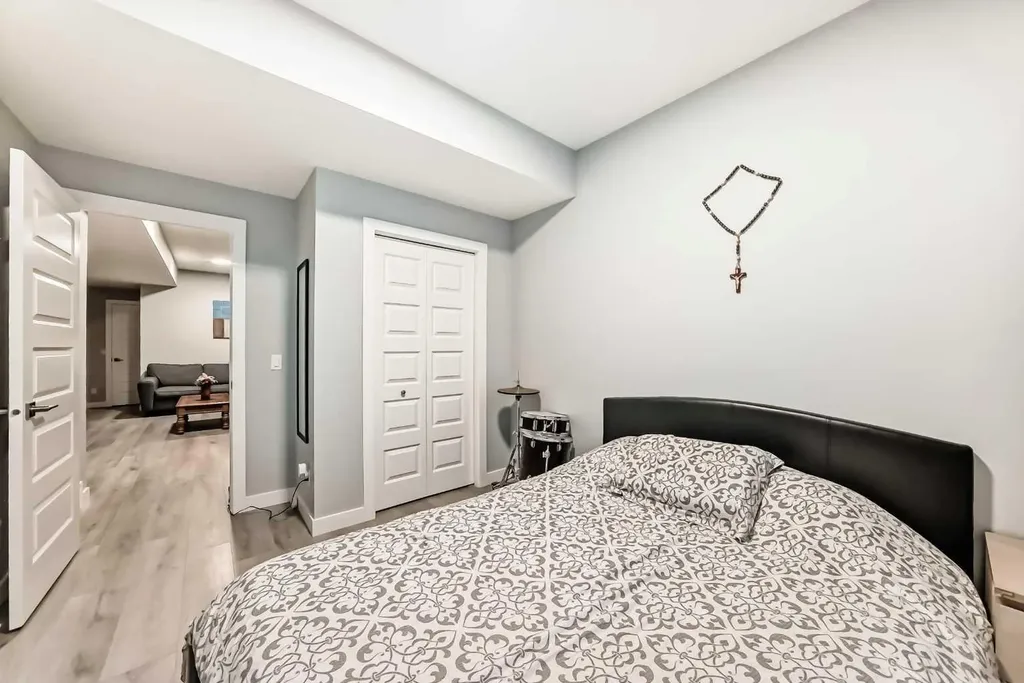 15053 37 Street SW Calgary AB T2Y0R5